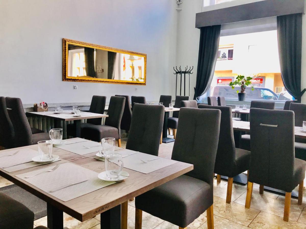 Hotel Bila Ruze Strakonice Ngoại thất bức ảnh