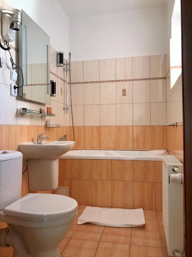 Hotel Bila Ruze Strakonice Ngoại thất bức ảnh